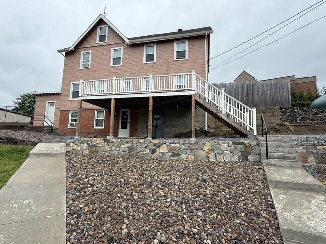 Primary Photo - 1012 Lower S St
