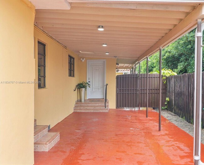 Building Photo - 6534 SW 27th St