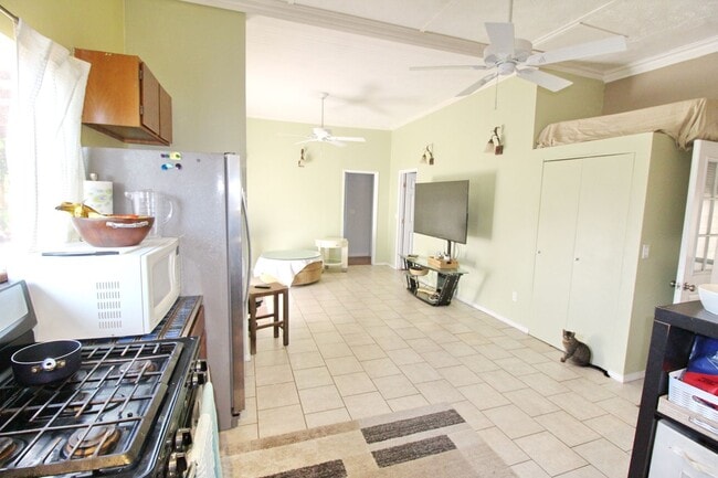 Building Photo - Remodeled Furnished 2 bed / 2 Bath Ohana in Waiehu - Includes Most Utilities