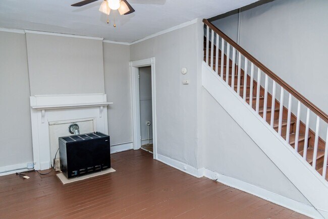 Building Photo - 16 S Plum St