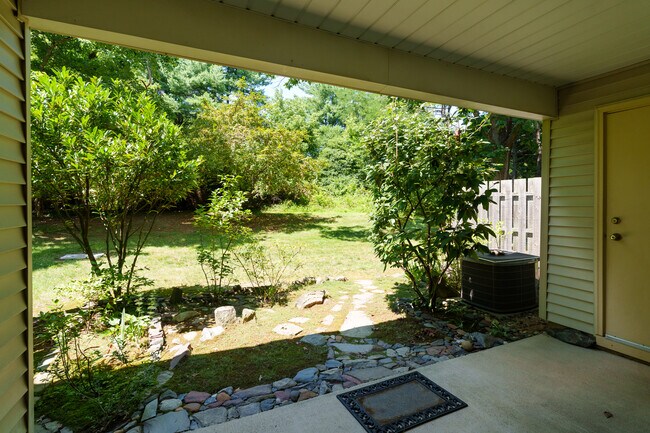 Building Photo - 11 Abelia Ct