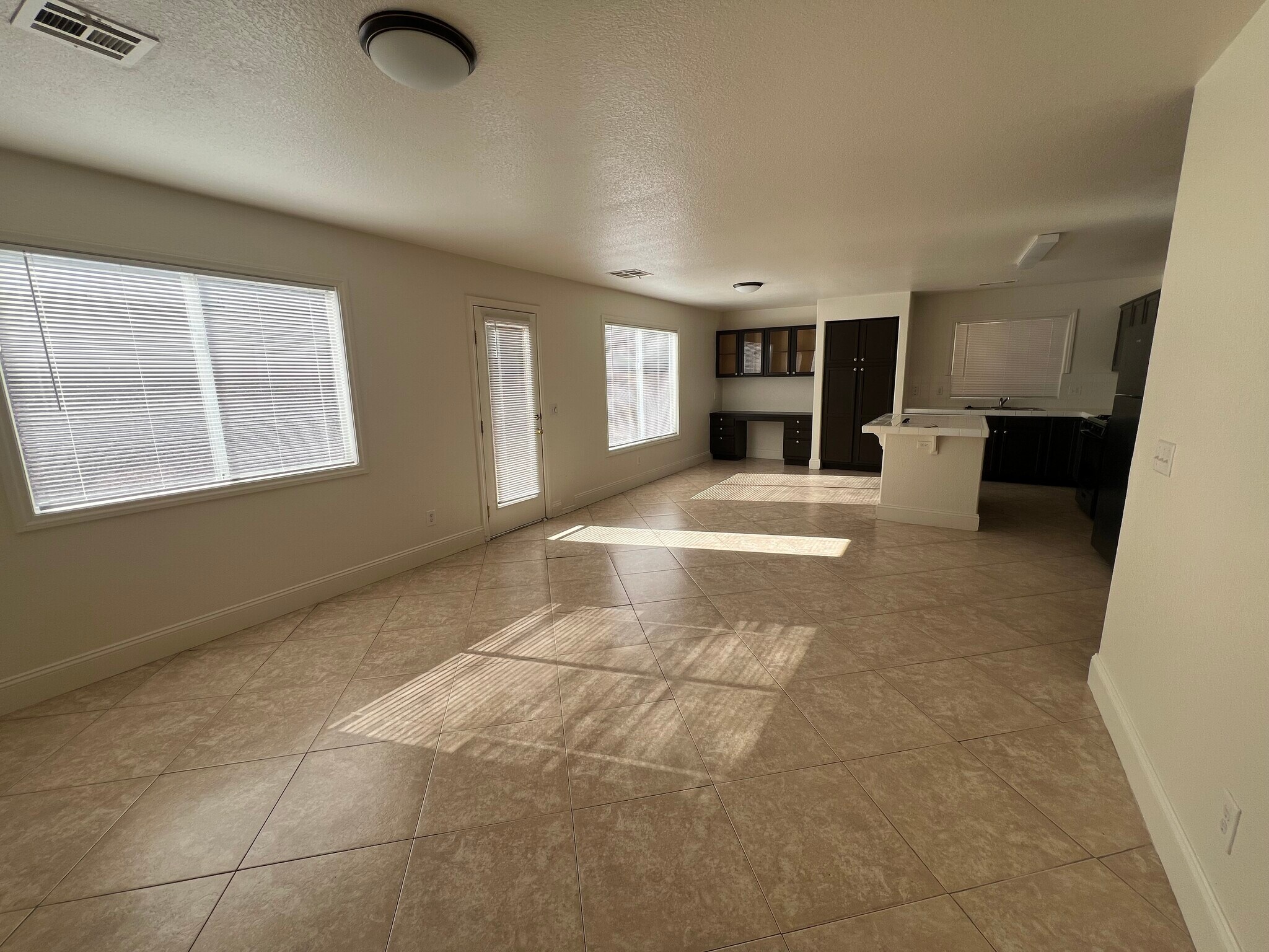 Building Photo - 1313 Paraiso St