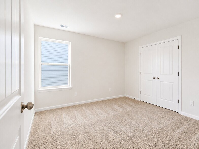 Building Photo - 13 Graceful Doe Ct