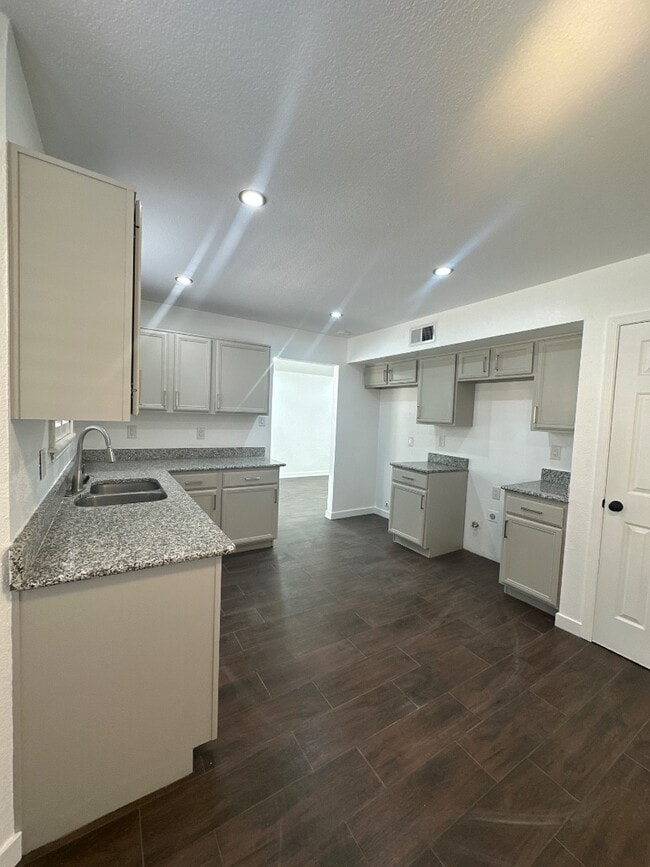 Building Photo - 7979 Starry Night Dr