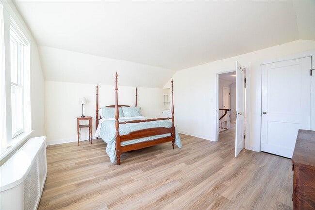 Building Photo - 47 Florence St