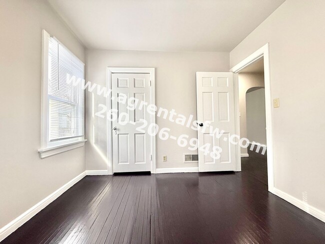 Building Photo - 3 Bedroom House