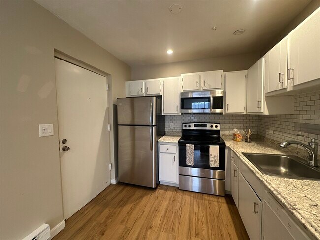 Building Photo - 67 Milliken Ave