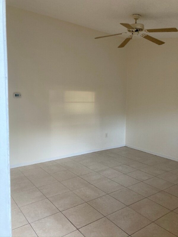 Building Photo - 1210 6th Dr