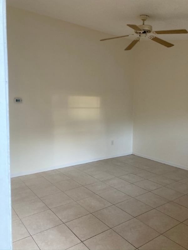 Building Photo - 1210 6th Dr