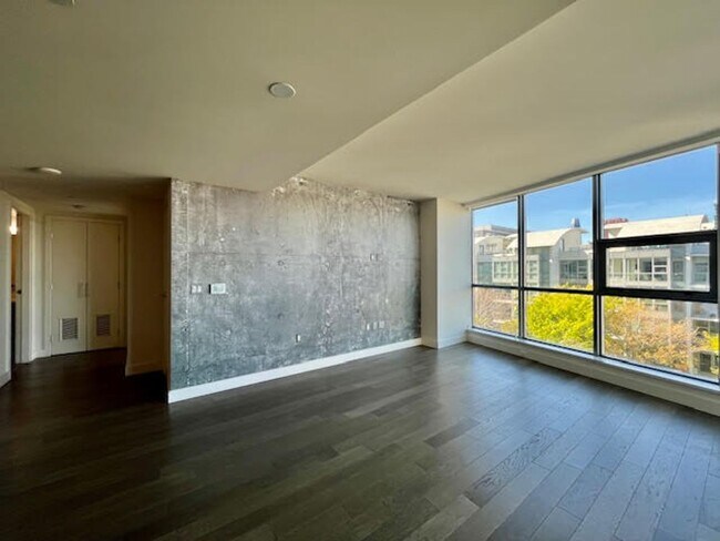 Building Photo - City living at its best! 2 BR/2 BA @ the M...