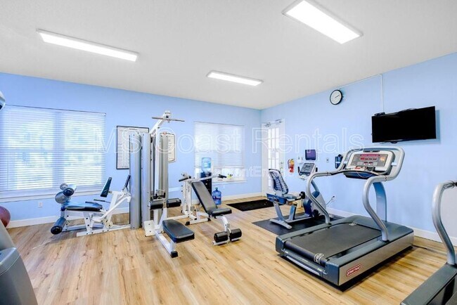 Building Photo - 2252 Beach Dr