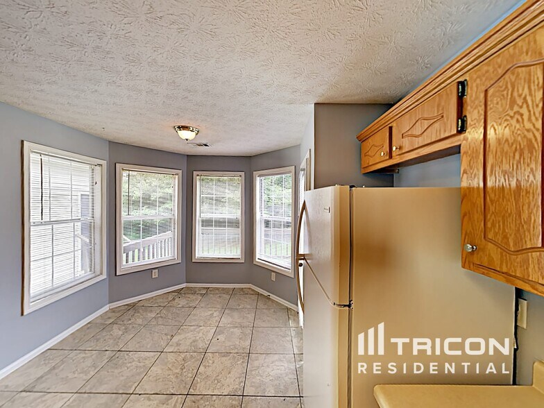 Building Photo - 108 Aristocratic Way
