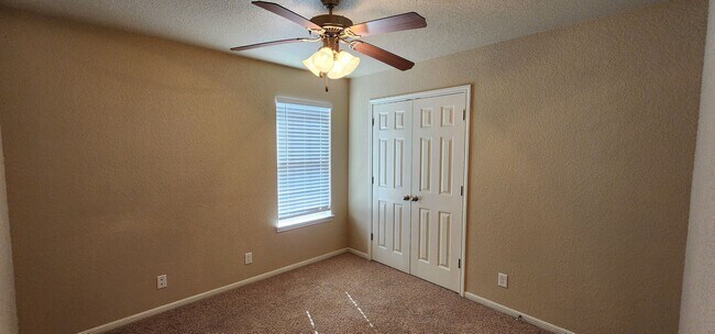 Building Photo - 3 Bedroom 2 bath Duplex South Killeen