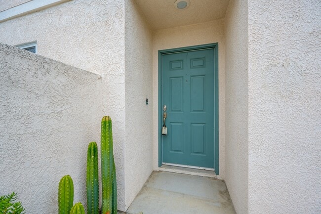 Building Photo - 885 Peregrine Ln