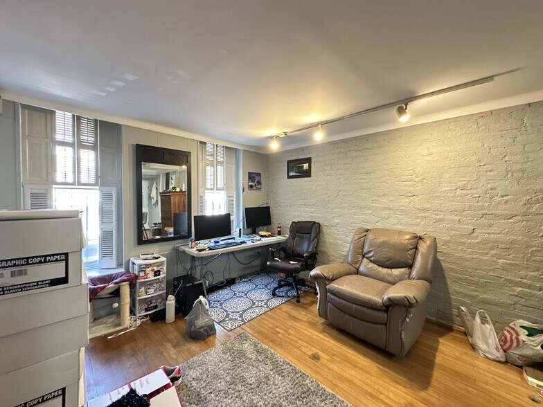 Building Photo - 2141 W Webster Ave