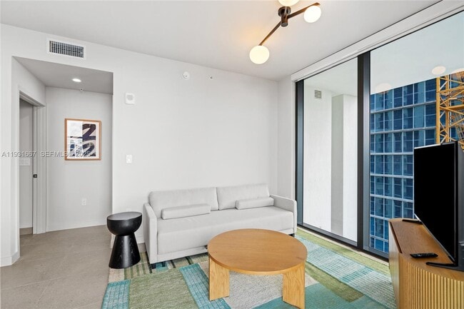 Building Photo - 11 NE 6th St