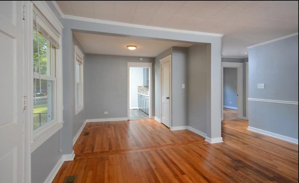 Open layout with hardwood floors and natural light. - 1607 Robinhood Rd