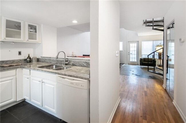 Building Photo - 19 Finch Trail NE