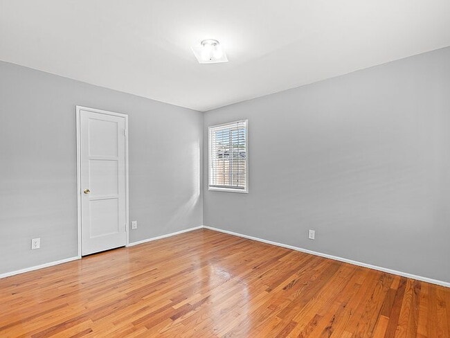 Building Photo - "Spacious 4-Bed, 3-Bath Oasis in Prime Los Angeles Location - 2080 Sq Ft of Comfort!"