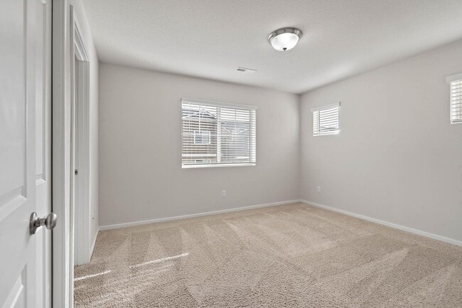 Building Photo - $1K move-in special! Sparkling clean newer 4-bdrm/3.5-bath townhome. 2-car garage, near Forest Park