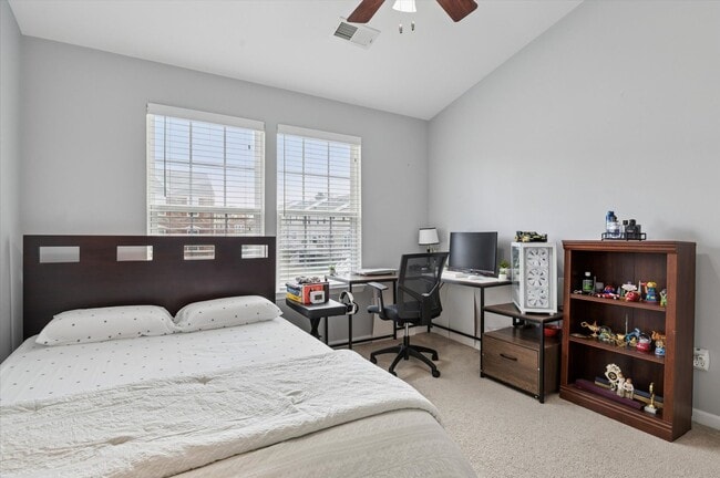 Building Photo - Stunning Town Home in Pike Creek