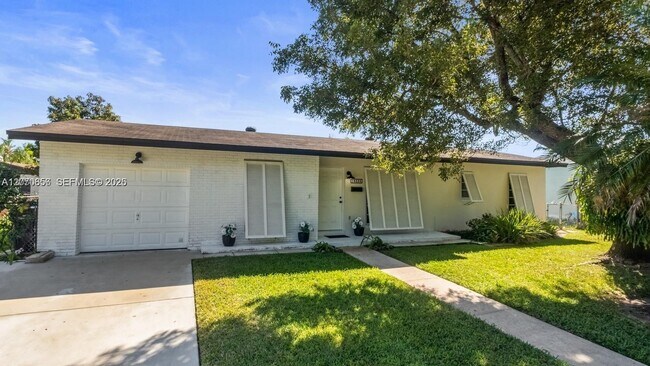 Building Photo - 18225 SW 94th Ave