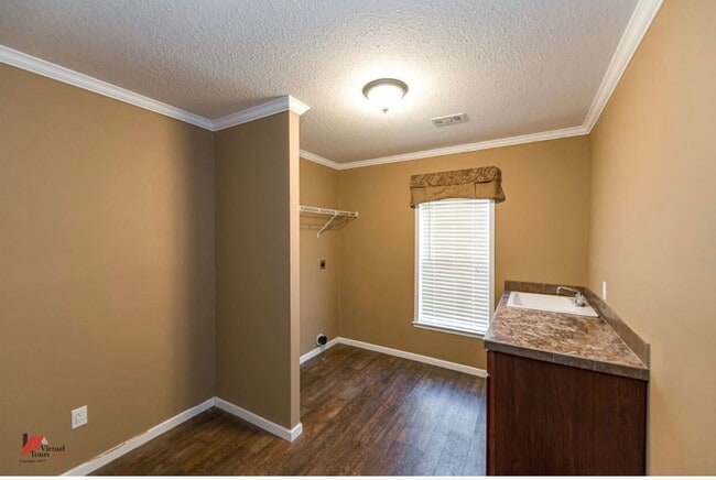 Building Photo - 571 7 Pines Rd