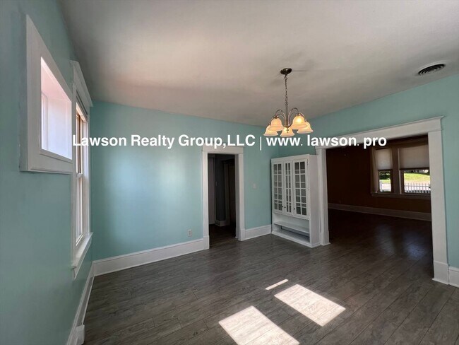 Building Photo - Charming Grandin Court House with Detached Garage and In Law Suite