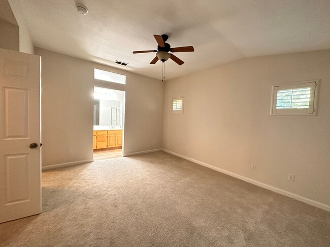 Building Photo - 4976 Mesa Ridge Dr