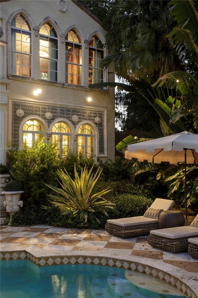 Building Photo - 5801 Pine Tree Dr