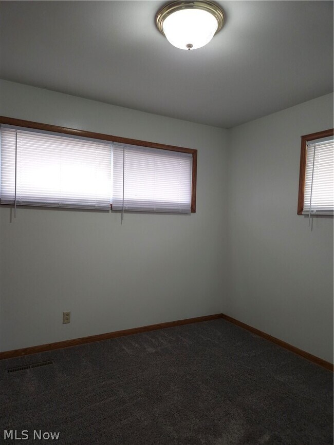 Building Photo - 567 Stetler Ave