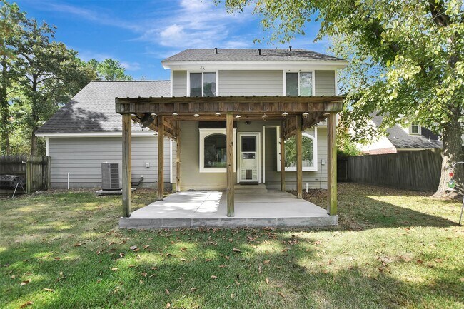 Building Photo - 22806 Lantana Dr