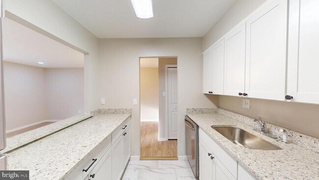 Building Photo - 564 Wilson Bridge Dr