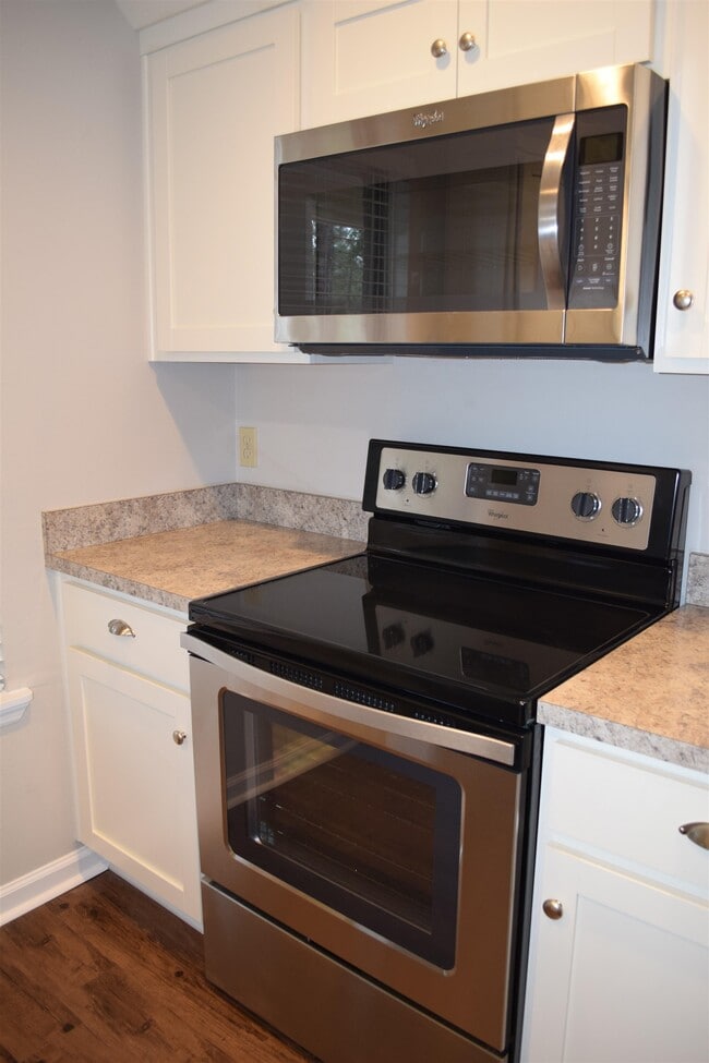 Building Photo - 1700 Green Ridge Trail