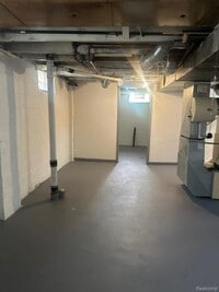 Building Photo - Clean 3 Bed / 1 Bath Home