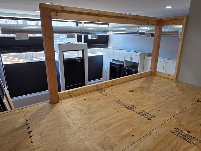 Building Photo - 831 S Western Ave