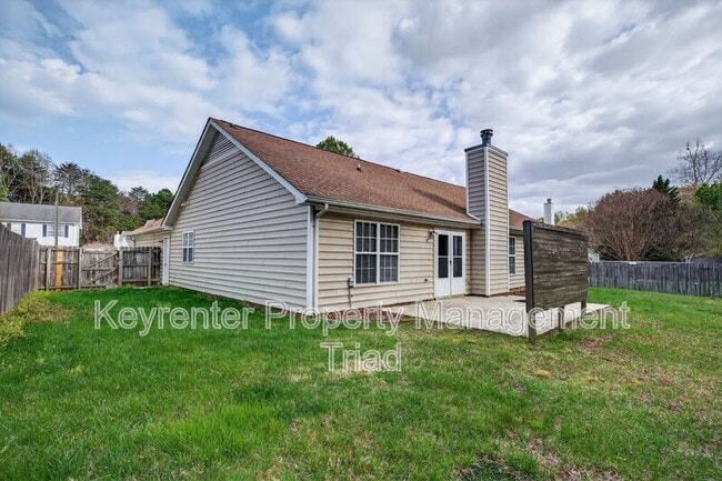 Building Photo - 10 Manor Ridge Ct