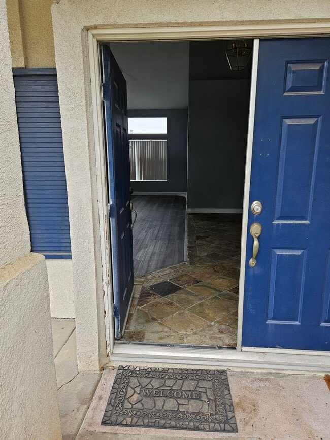 Building Photo - Beautiful Corona Home with POOL!