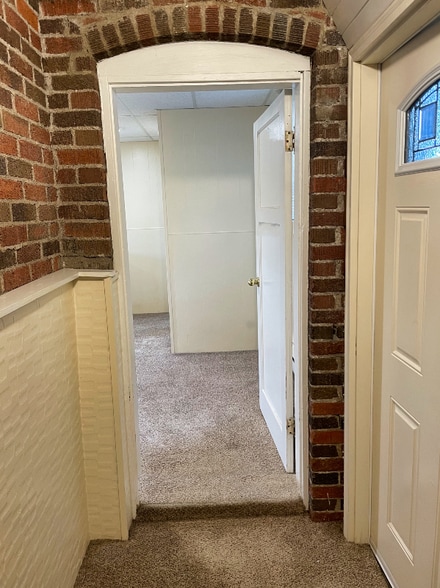 Building Photo - 2470 York Rd