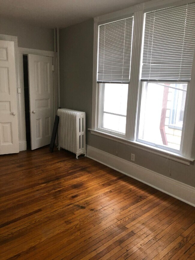 Building Photo - 1672 N Astor St