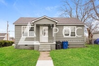 Building Photo - 1565 N Elgin Ave