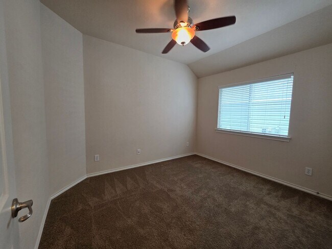 Building Photo - Heritage Craftsman Rental!
