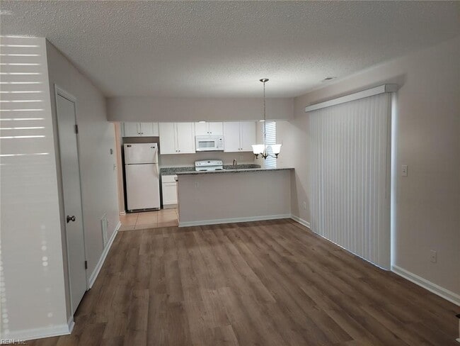Building Photo - 637 Ridge Cir