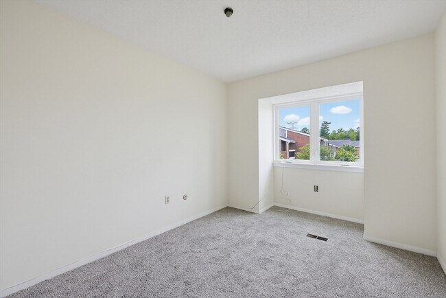 Building Photo - 52 Rosewood Dr