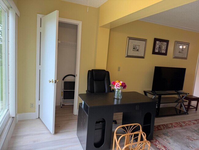 Building Photo - 1121 Cactus Terrace