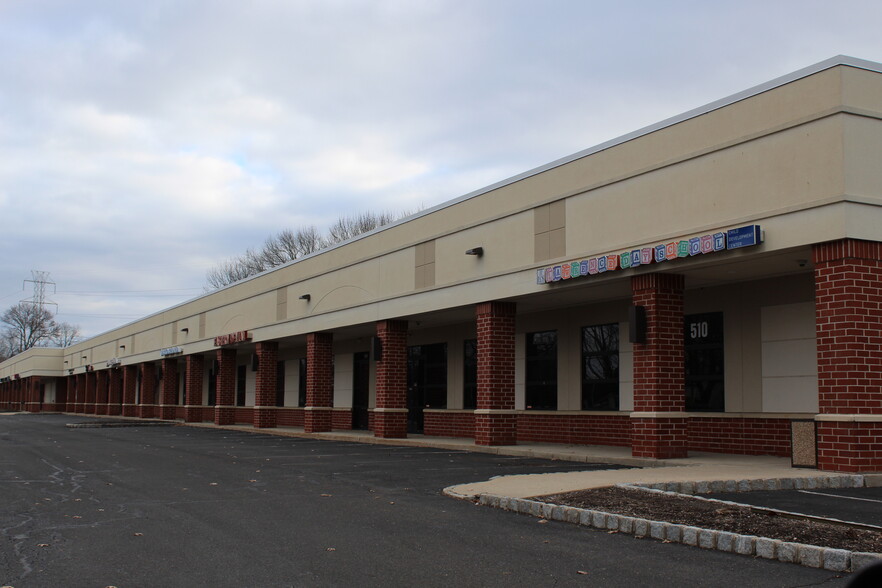 Walkable strip mall with child daycare, restaurants,dentist - 16 Wosniak Ct