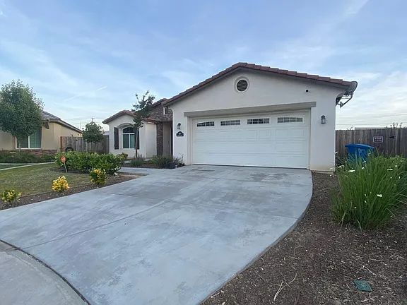 Building Photo - "Charming 3-Bed Oasis with 2 Baths & 1749 Sq Ft of Comfort in Bakersfield!"