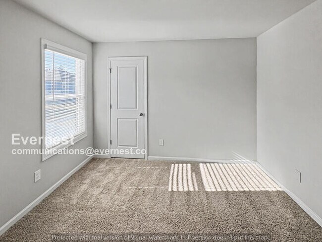 Building Photo - 4 Bed/2.5 Bath Home with Garage / Pet-Friendly / Available Now!