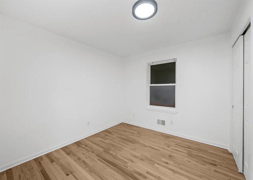 Building Photo - 71 Woodlawn Ave