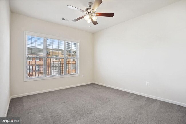 Building Photo - 43085 Thoroughfare Gap Terrace